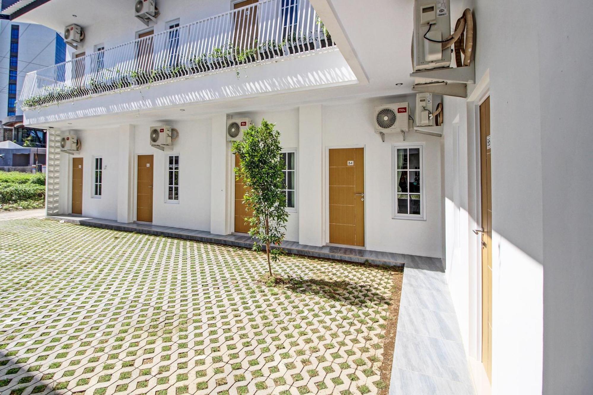 Super Oyo Collection O 92363 Kp Inn Yogyakarta Exterior foto