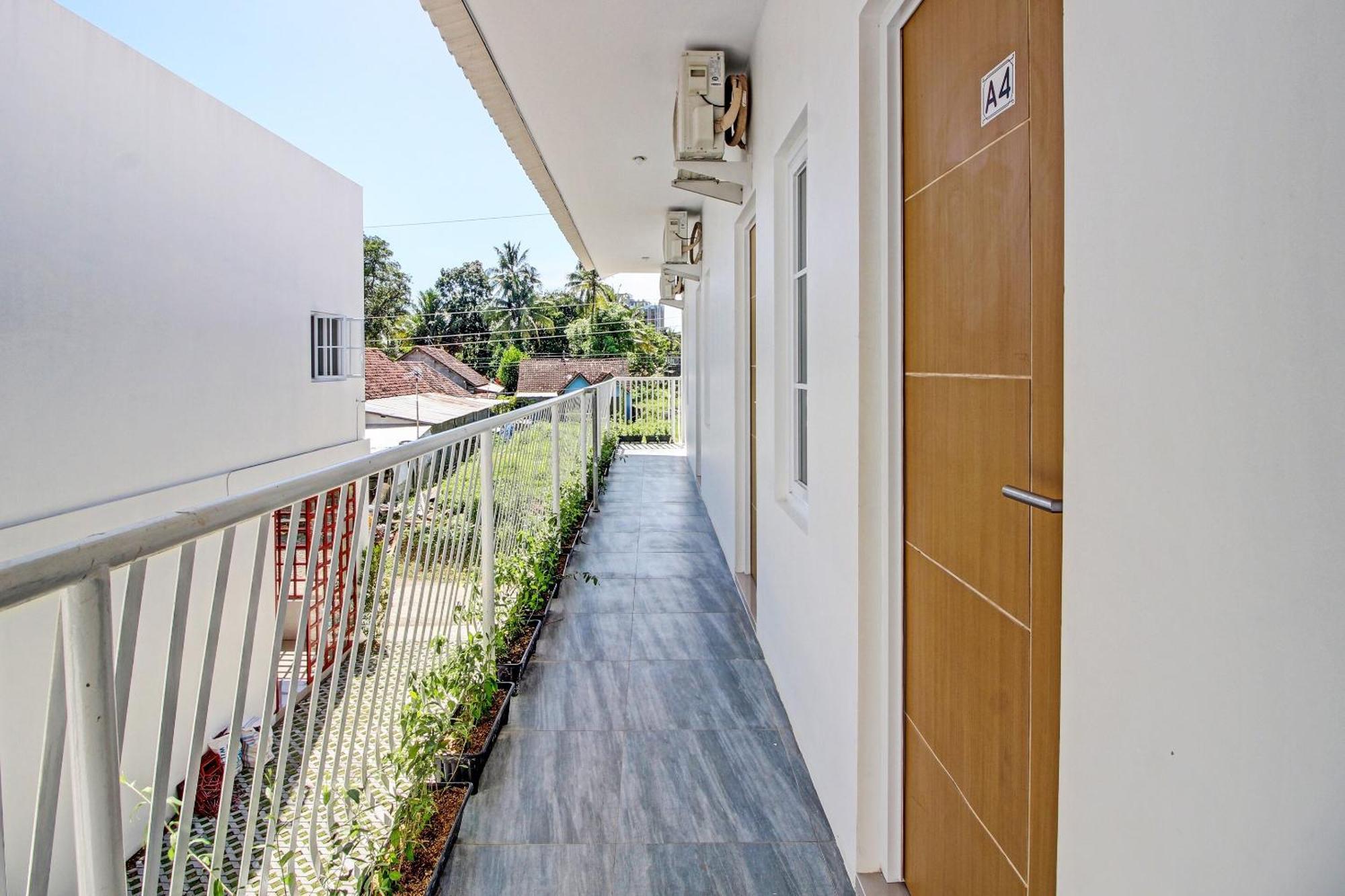 Super Oyo Collection O 92363 Kp Inn Yogyakarta Exterior foto