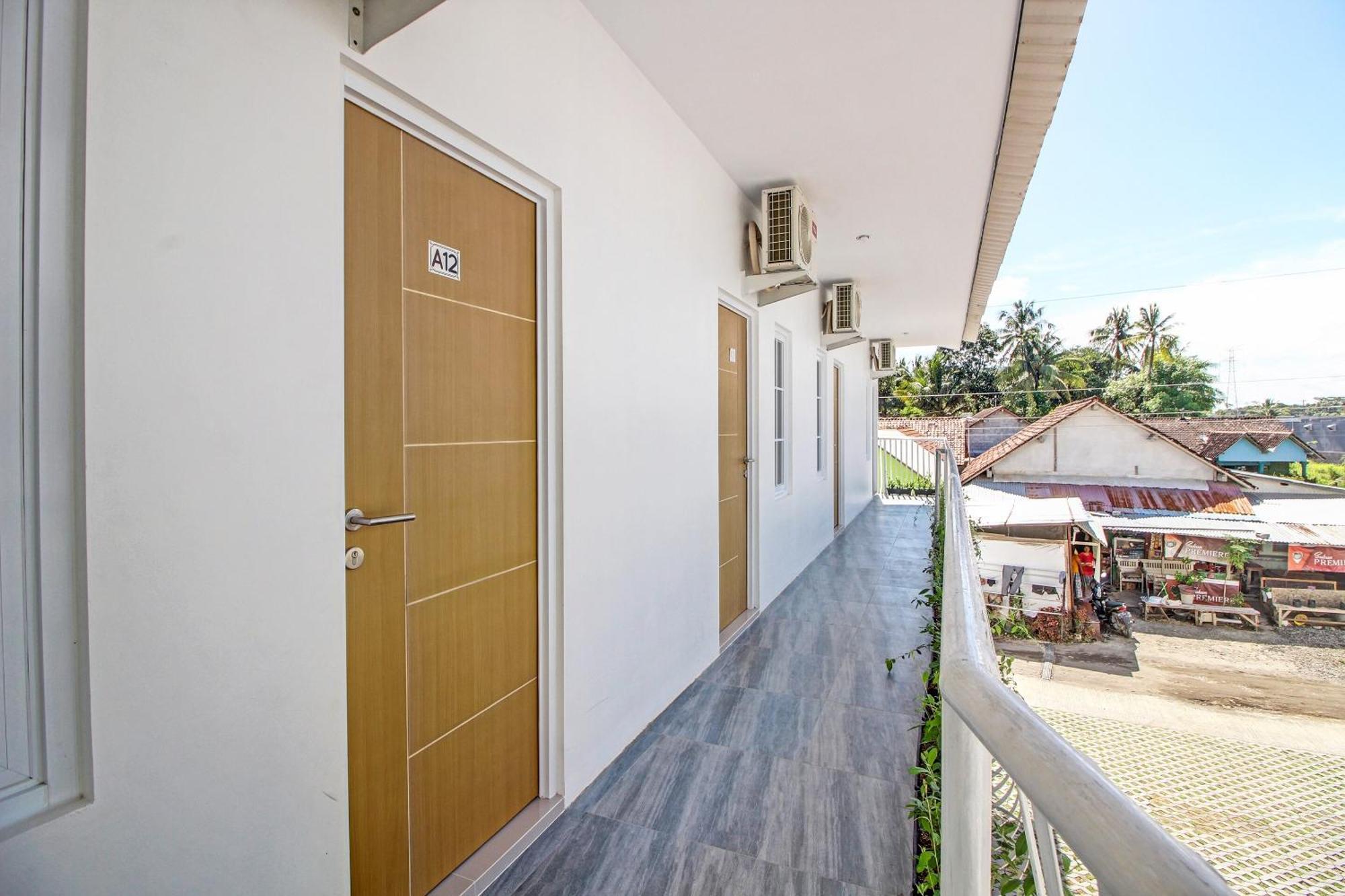 Super Oyo Collection O 92363 Kp Inn Yogyakarta Exterior foto