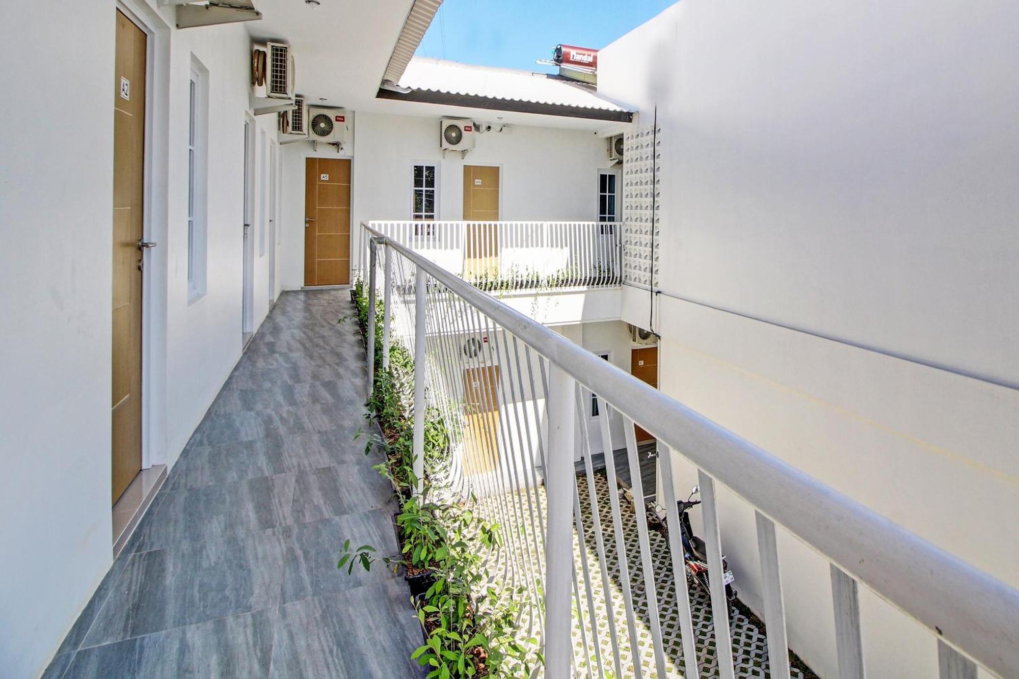 Super Oyo Collection O 92363 Kp Inn Yogyakarta Exterior foto