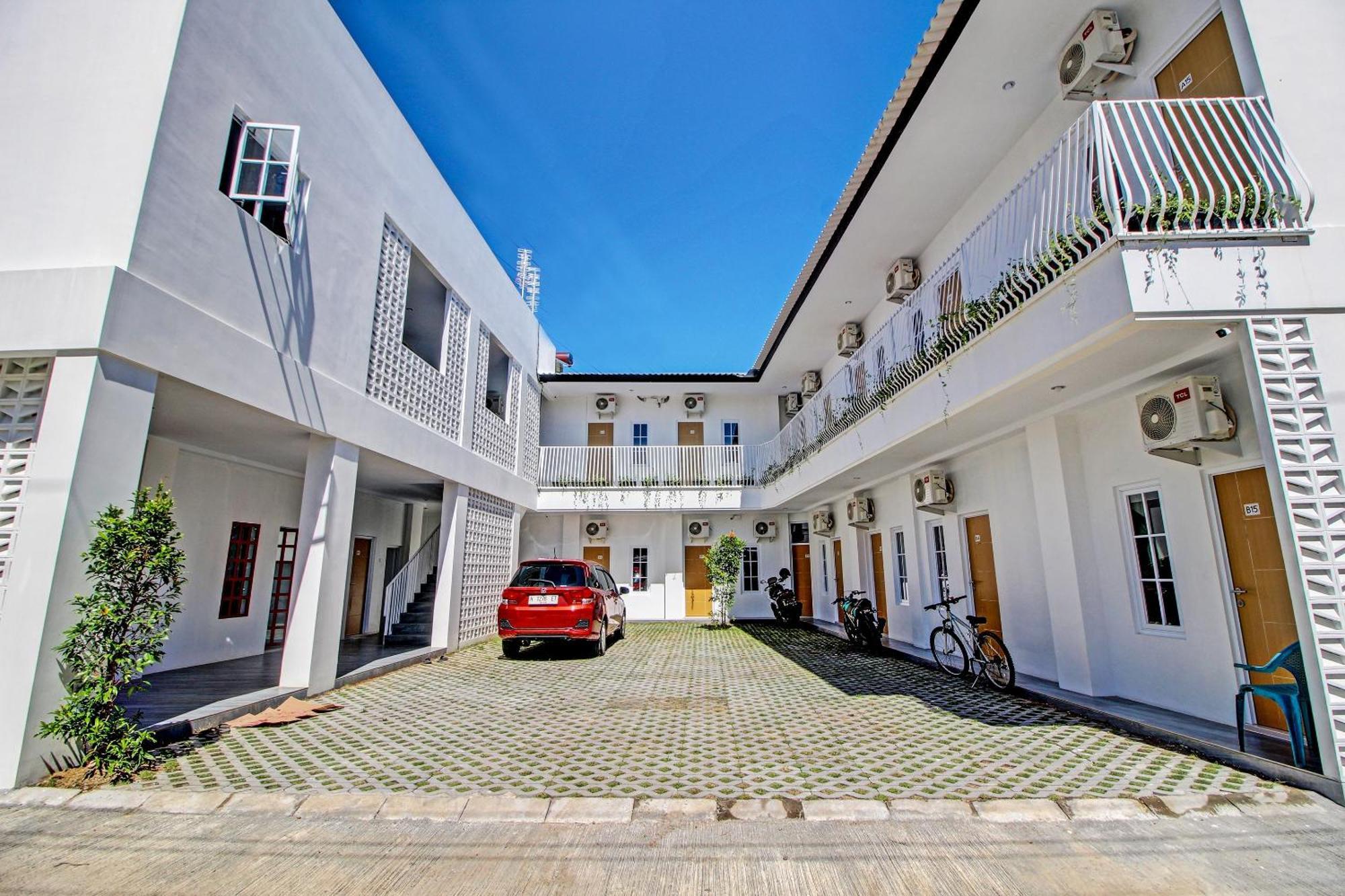Super Oyo Collection O 92363 Kp Inn Yogyakarta Exterior foto